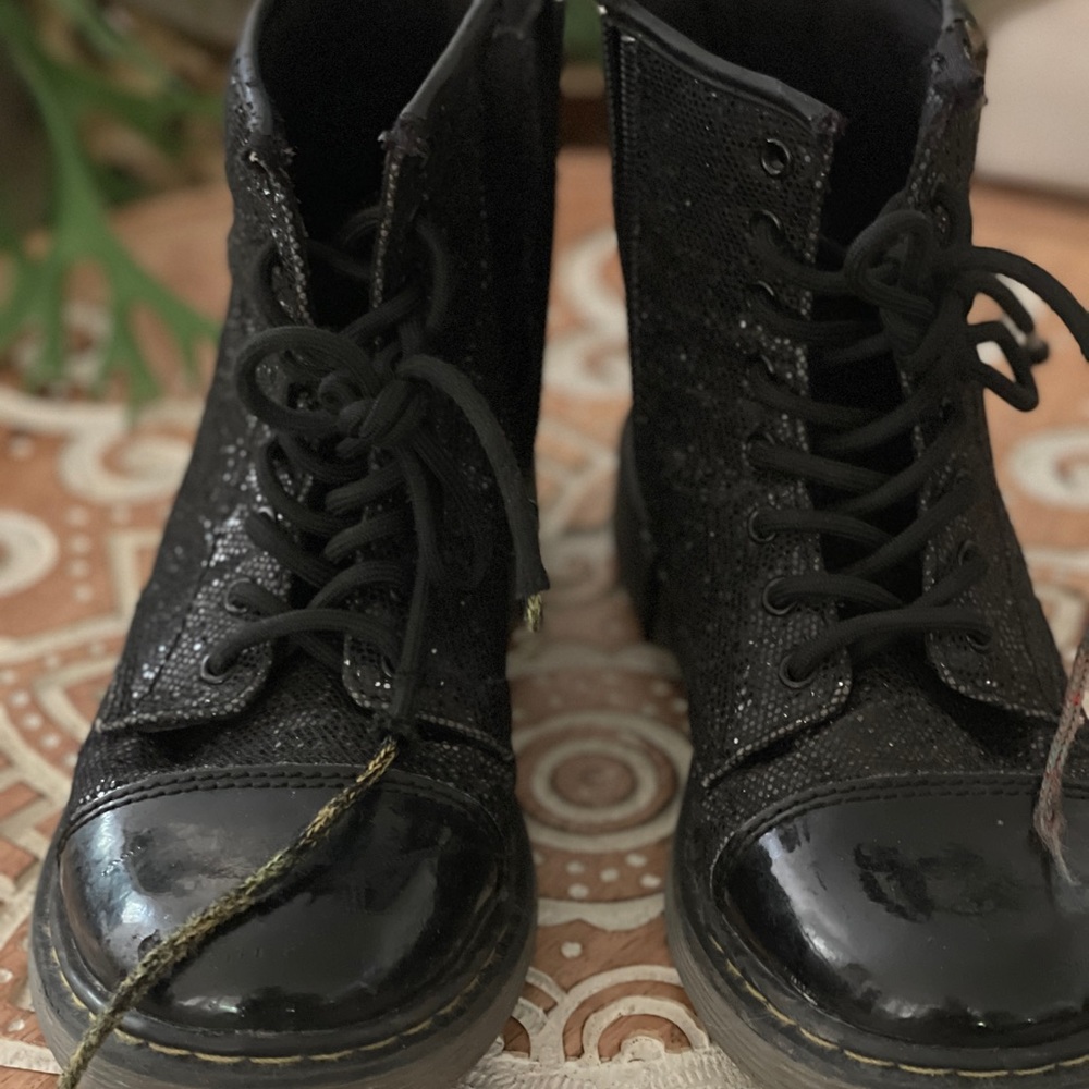 Dr. Martens Kids boots Size 3 black mesh glitter
